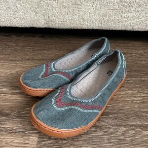 Astral Women's Flats Hemp Maria Denim Size 6 embroidered slip on